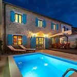 Σπίτι διακοπών Hidden Gem With Pool