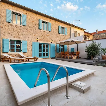 Hidden Gem With Pool