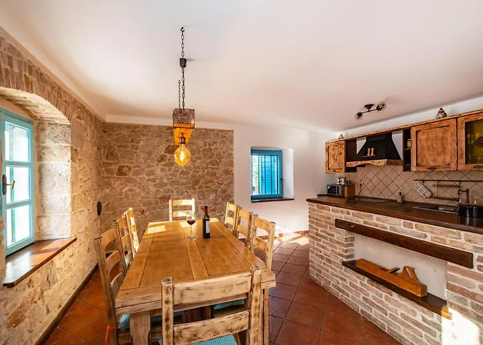 Hidden Gem With Pool Semesterbostad *